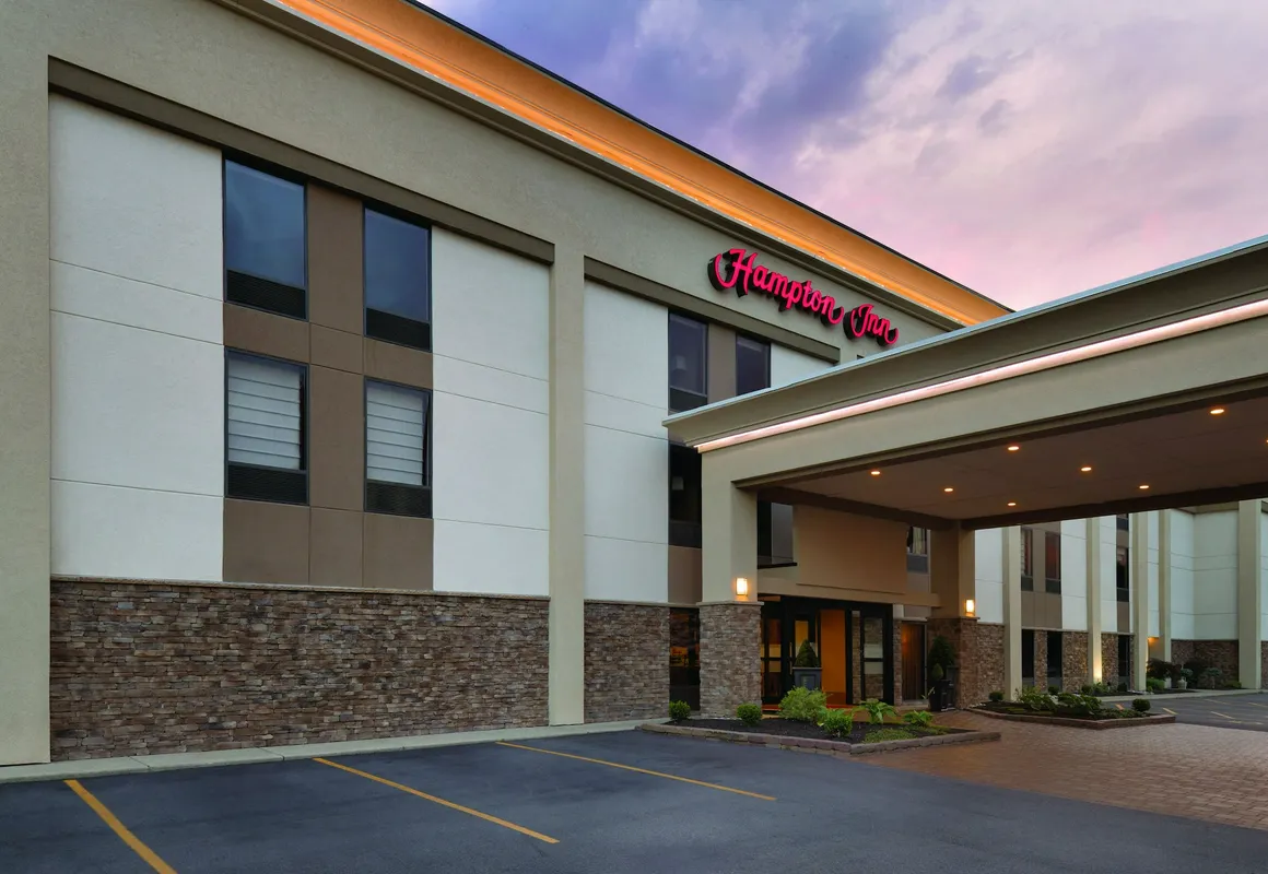 Hampton Inn Cincinnati/Kings Island hotel hero