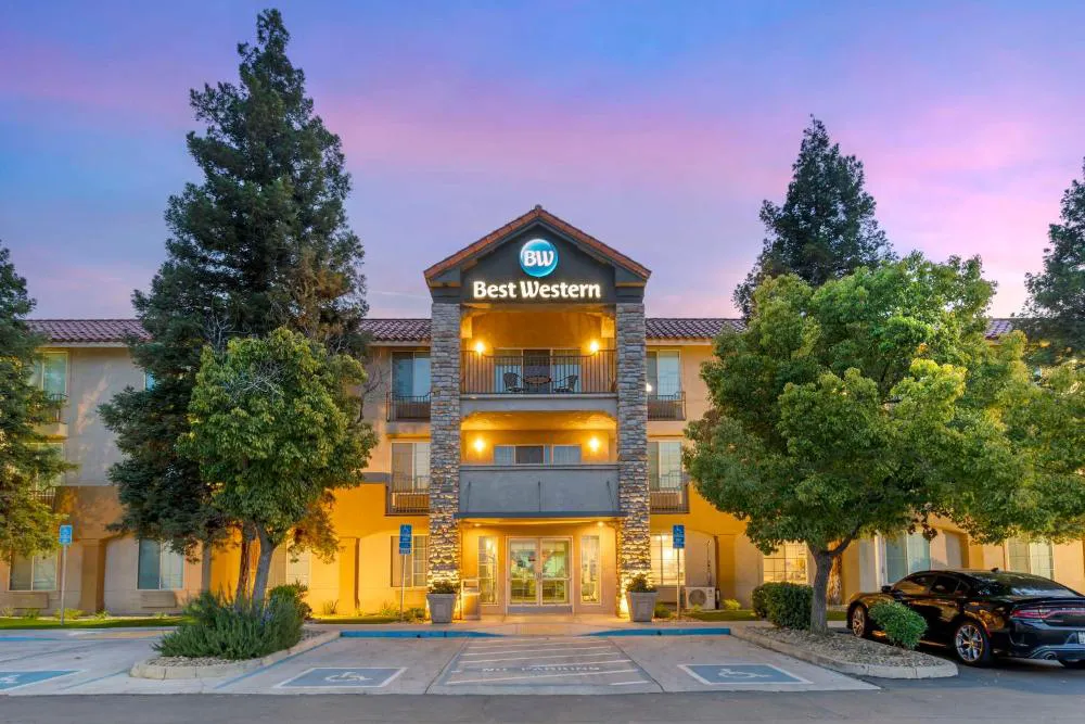 Best Western Visalia Hotel hotel hero