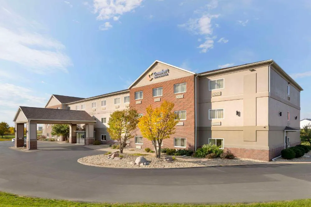 Comfort Inn & Suites Davenport - Quad Cities hotel hero
