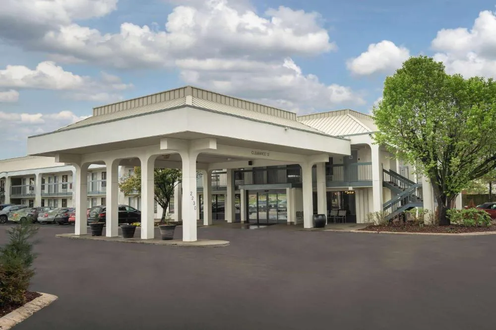 Baymont by Wyndham Murfreesboro hotel hero