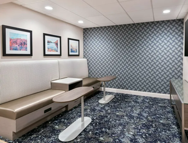 Hampton Inn Hartford/Airport hotel detail image 3