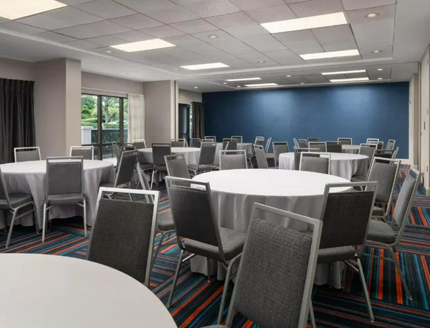 Hampton Inn & Suites Concord/Charlotte hotel detail image 3