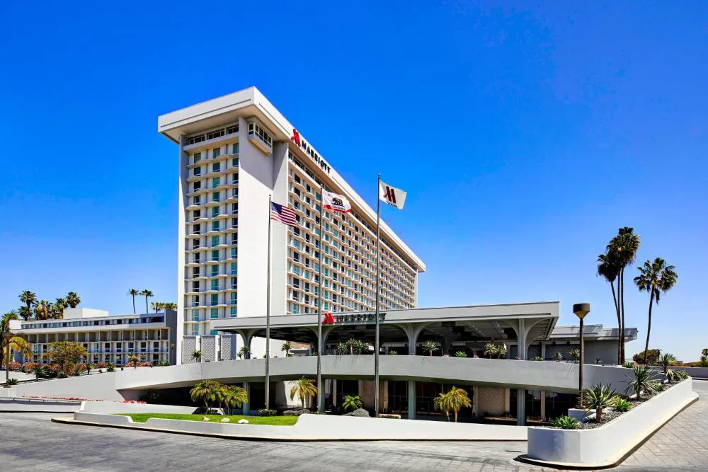 Los Angeles Airport Marriott hotel hero