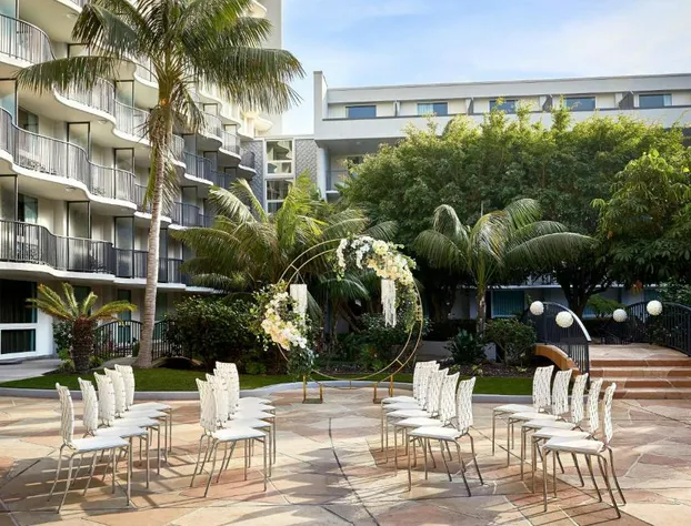 Los Angeles Airport Marriott hotel detail image 2