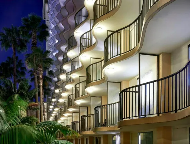 Los Angeles Airport Marriott hotel detail image 2
