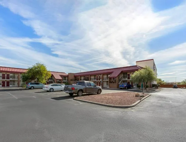Red Roof Inn Tucson South - Airport hotel detail image 1