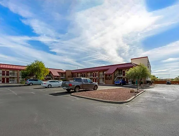 Red Roof Inn Tucson South - Airport hotel detail image 1