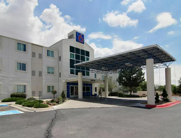 Motel 6 Albuquerque, NM - North hotel detail image 2