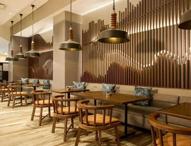 Pittsburgh Airport Marriott hotel detail image 2