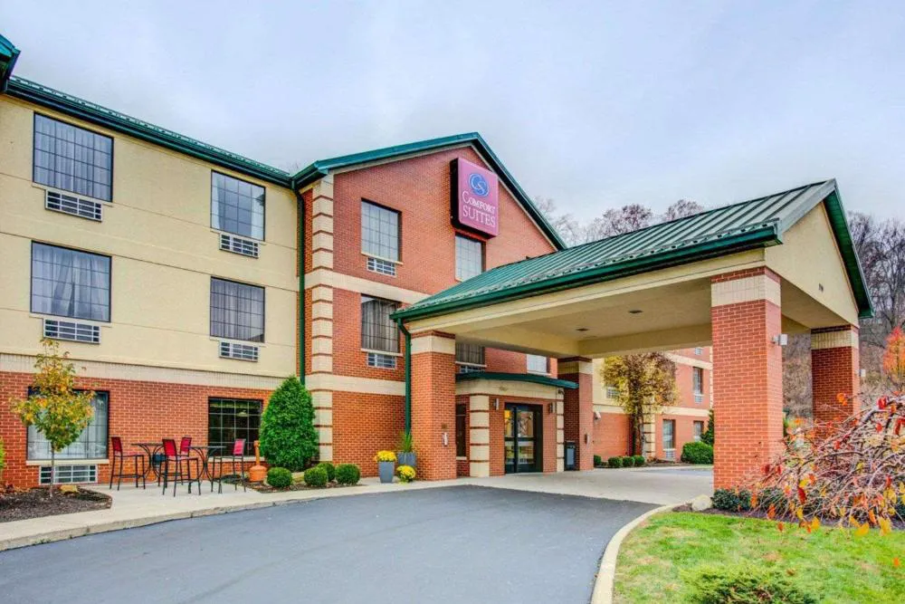 Comfort Suites Pittsburgh Airport hotel hero