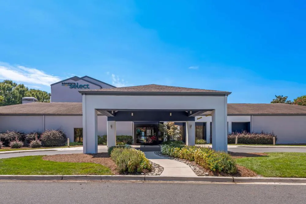 Sonesta Select Charlotte University Research Park hotel hero