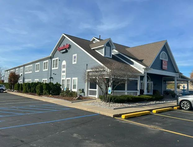 Econo Lodge & Suites Grand Rapids Airport hotel detail image 2
