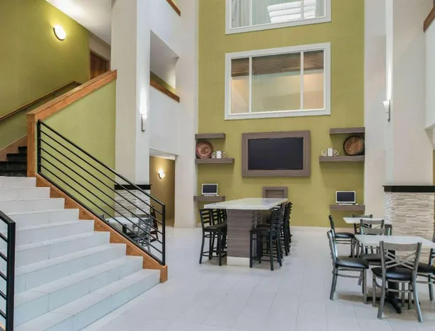 La Quinta Inn & Suites by Wyndham Moscow Pullman hotel detail image 1
