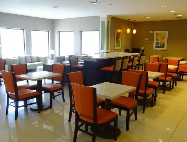 Holiday Inn Express Kansas City-Bonner Springs by IHG hotel detail image 3