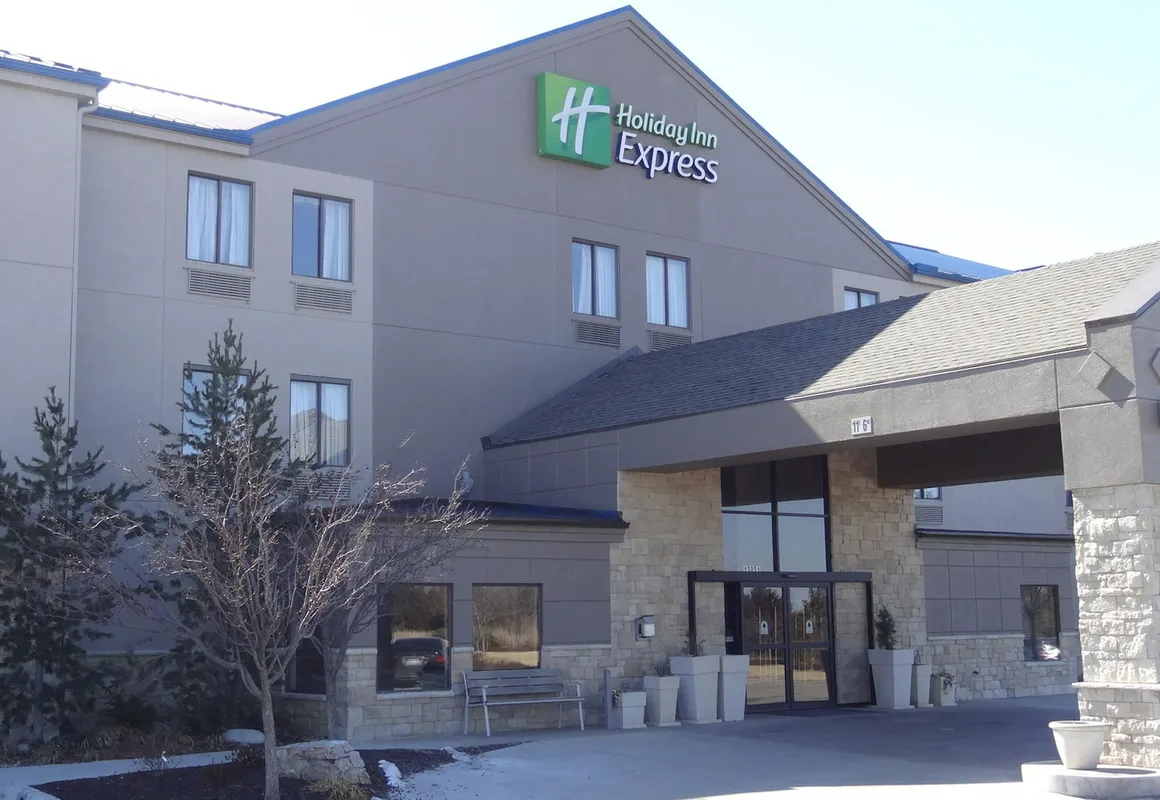 Holiday Inn Express Kansas City-Bonner Springs by IHG hotel hero
