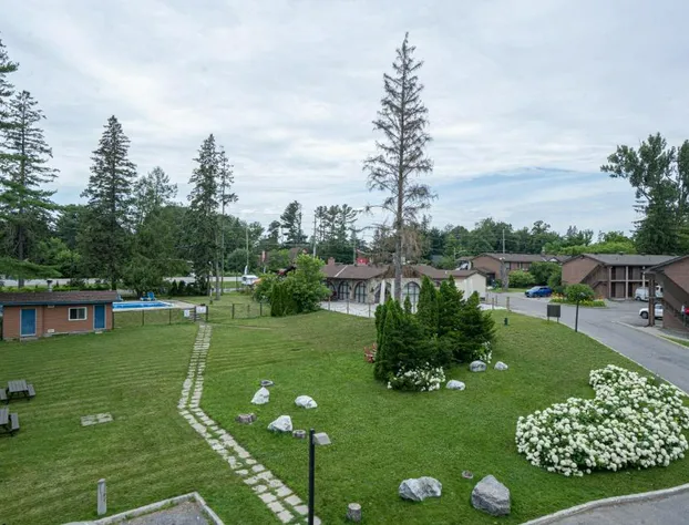 Ramada by Wyndham Ottawa On The Rideau hotel detail image 1