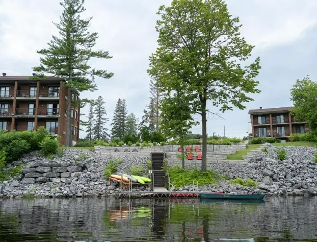 Ramada by Wyndham Ottawa On The Rideau hotel detail image 2