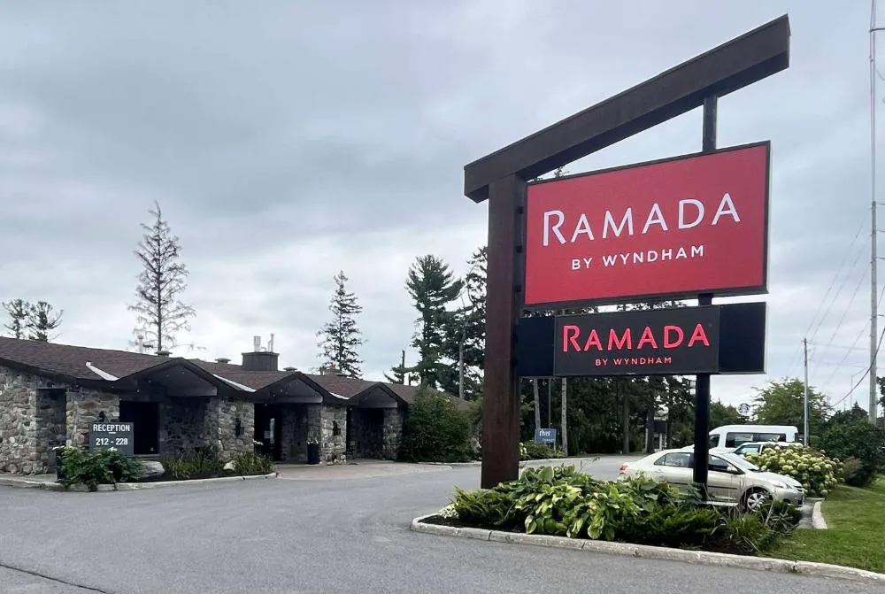 Ramada by Wyndham Ottawa On The Rideau hotel hero