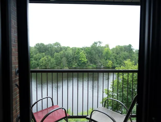 Ramada by Wyndham Ottawa On The Rideau hotel detail image 3