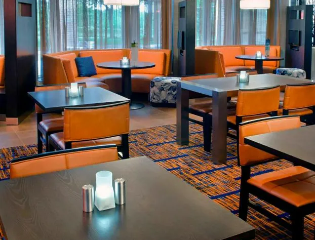 Courtyard By Marriott Hartford/Windsor Airport hotel detail image 2