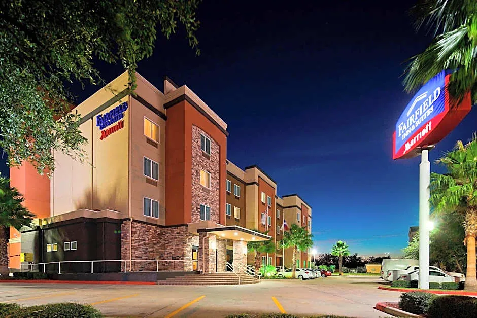 Fairfield Inn & Suites by Marriott Houston Hobby Airport. hotel hero