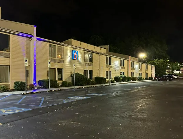 Motel 6 Greensboro, NC - Airport hotel detail image 1