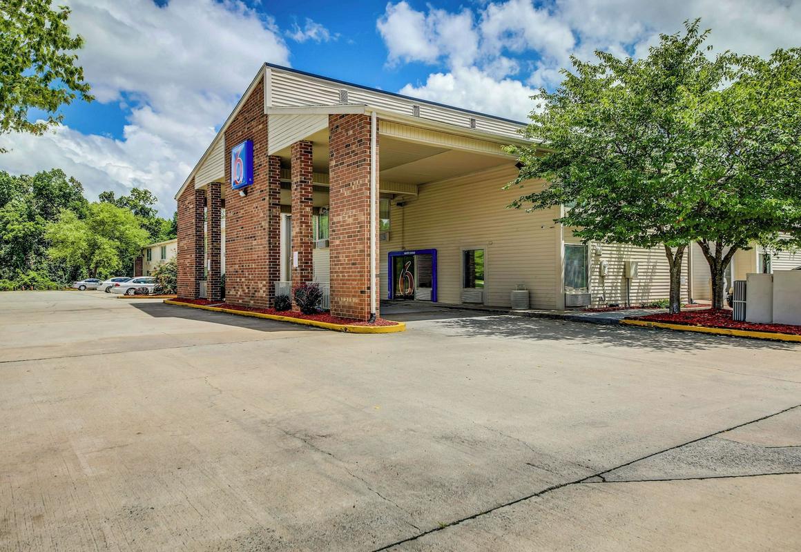 Motel 6 Greensboro, NC - Airport hotel hero