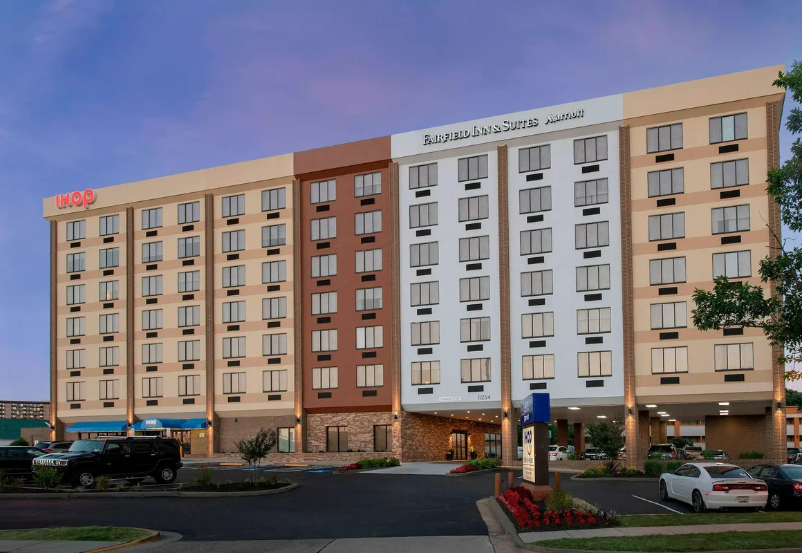 Fairfield Inn & Suites by Marriott Alexandria West/Mark Center hotel hero