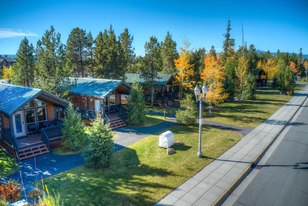 Explorer Cabins At Yellowstone hotel hero