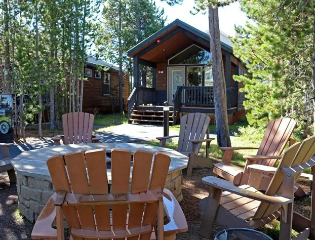 Explorer Cabins At Yellowstone hotel detail image 2