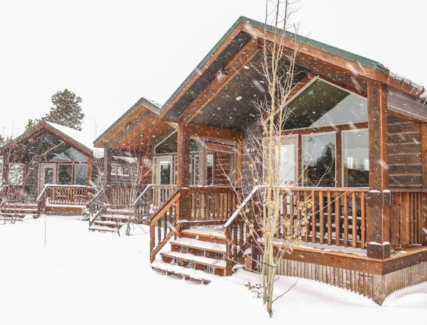 Explorer Cabins At Yellowstone hotel detail image 3