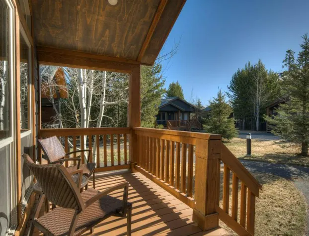 Explorer Cabins At Yellowstone hotel detail image 4