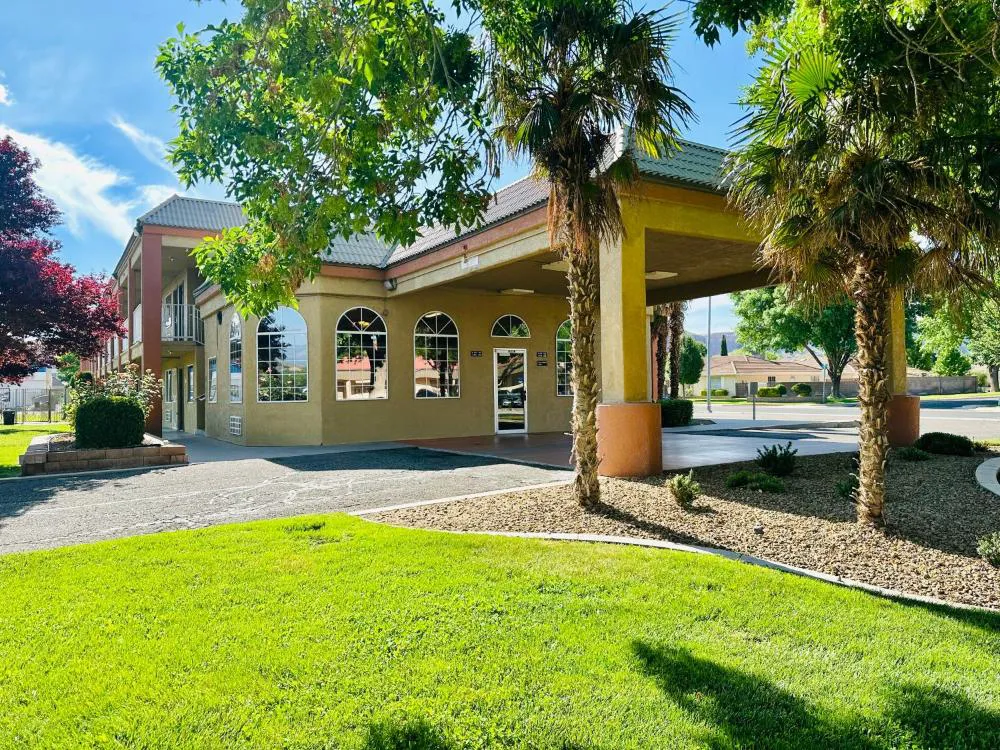 Hotel Zion Inn hotel hero