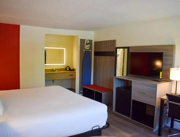 Ramada by Wyndham Cleveland Airport West hotel detail image 3