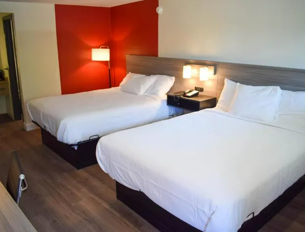 Ramada by Wyndham Cleveland Airport West hotel detail image 4