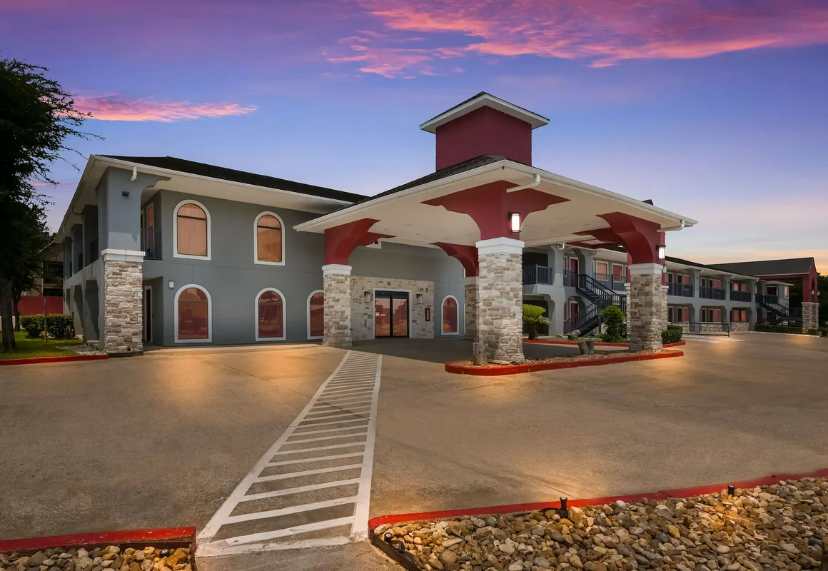 Best Western Huntsville Inn & Suites hotel hero
