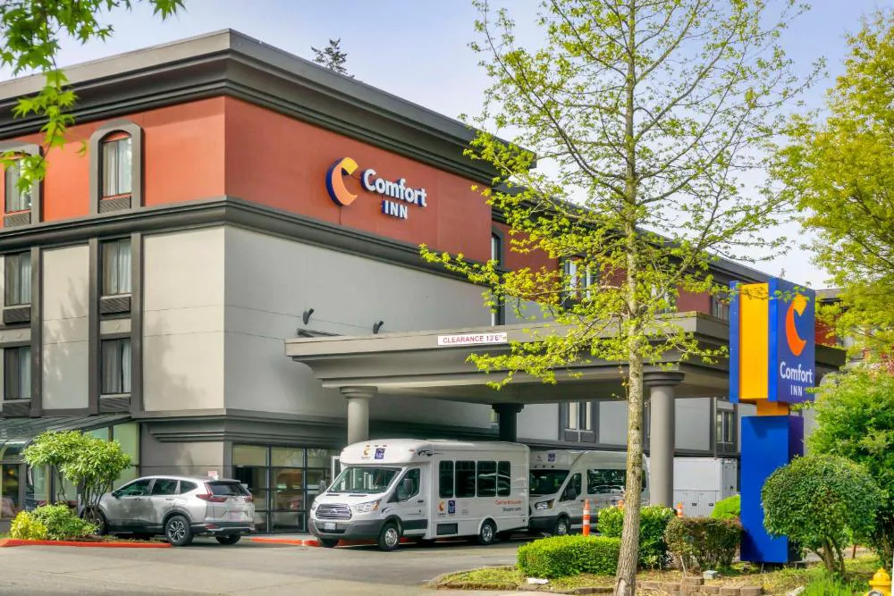 Comfort Inn & Suites Sea-Tac Airport hotel hero