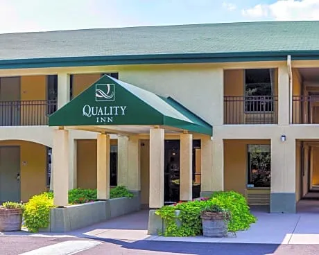 McIntosh Inn hotel hero