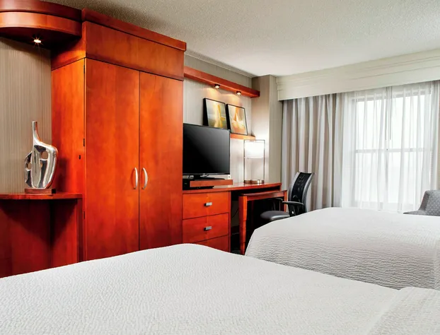 Courtyard by Marriott Hamilton hotel detail image 4