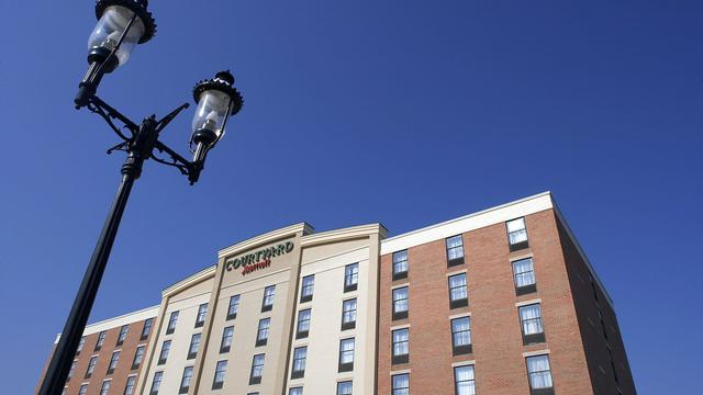 Courtyard by Marriott Hamilton hotel detail image 1