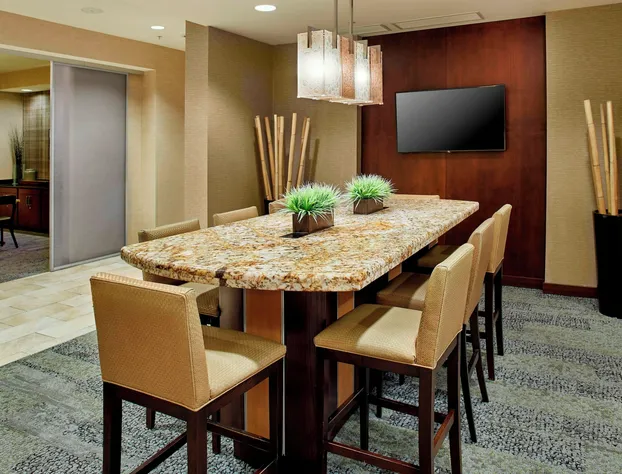 Courtyard by Marriott Hamilton hotel detail image 2