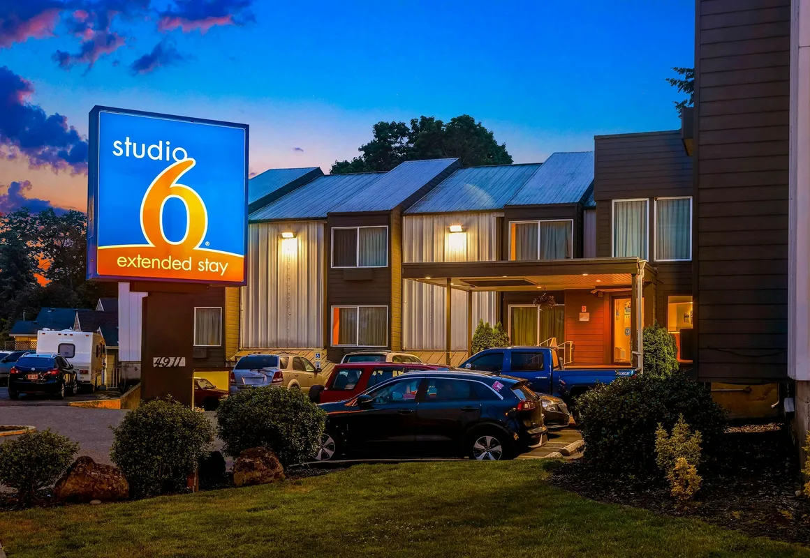 Studio 6 Portland, OR hotel hero
