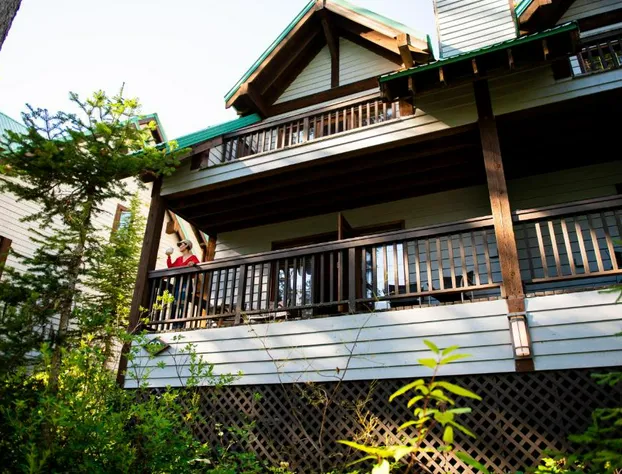 Emerald Lake Lodge hotel detail image 1