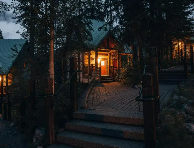 Emerald Lake Lodge hotel detail image 4