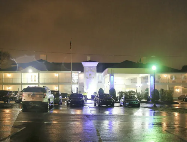 Quality Inn Fayetteville near Historic Downtown Square hotel detail image 1