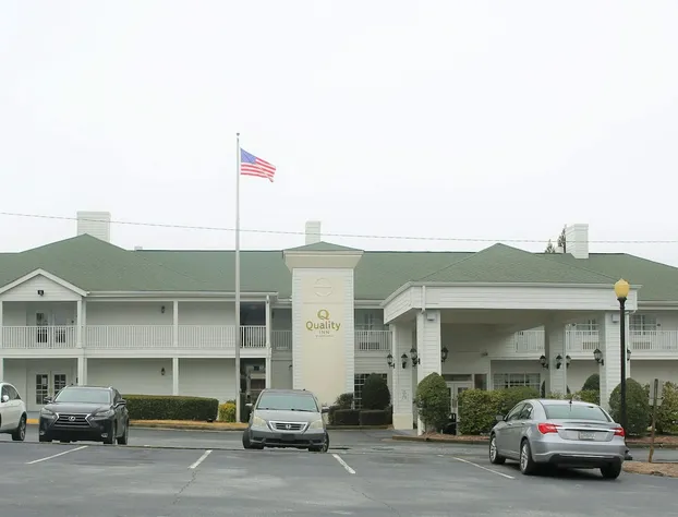 Quality Inn Fayetteville near Historic Downtown Square hotel detail image 2