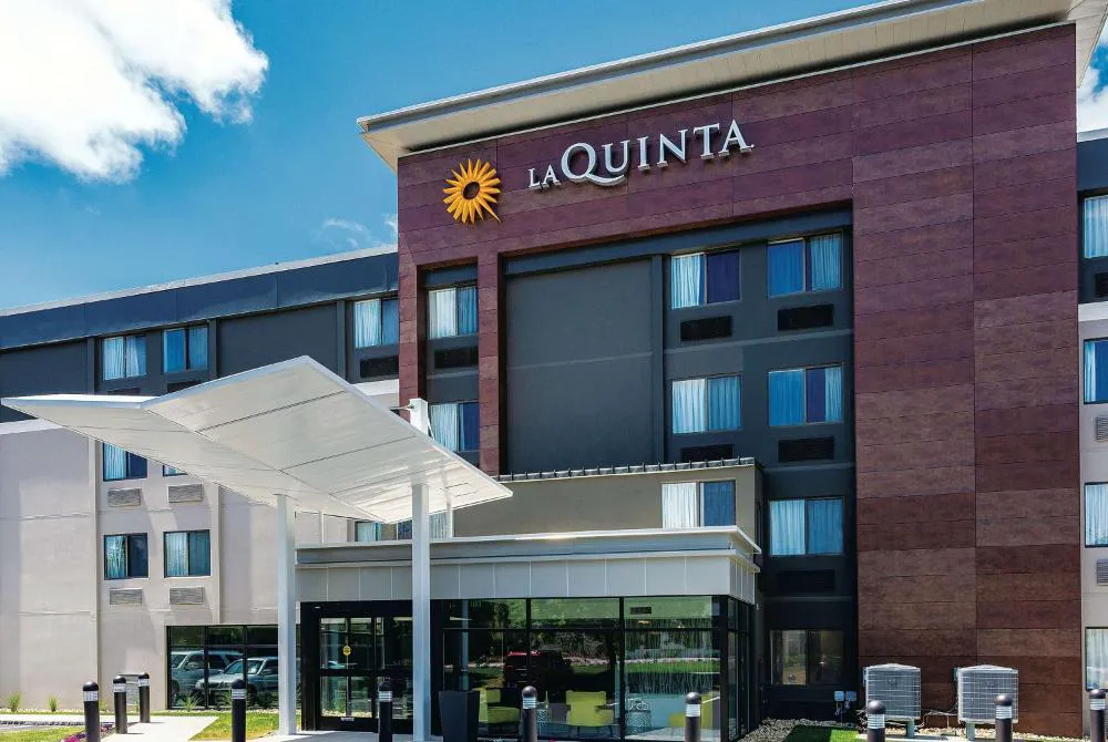 La Quinta Inn & Suites by Wyndham Salem NH hotel hero