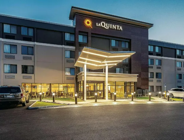 La Quinta Inn & Suites by Wyndham Salem NH hotel detail image 1