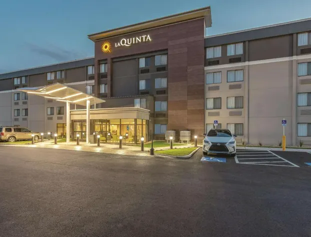 La Quinta Inn & Suites by Wyndham Salem NH hotel detail image 1