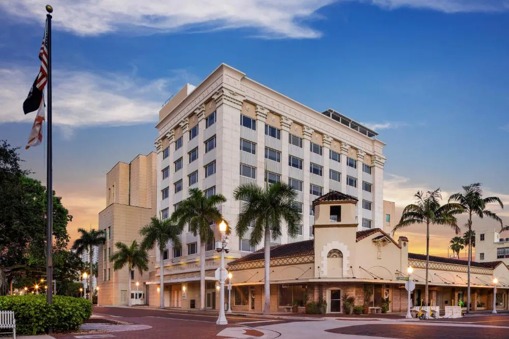 The Banyan Hotel Fort Myers, Tapestry Collection by Hilton hotel hero